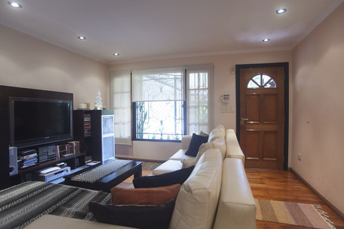 Venta De Casa 6 Amb C/jardín Pileta, 2 Cocheras En Caballito