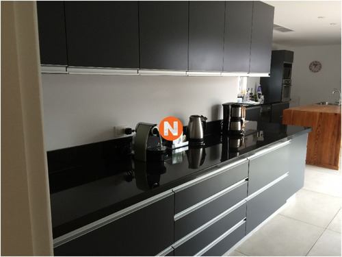 Casa En Venta Y Alquiler, Golf, Punta Del Este, 6 Dormitorios.- Ref: 206747