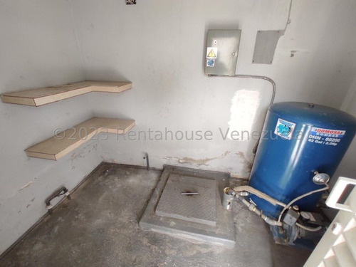 Edificio En Alquiler El Hipodromo, Maracay 24-