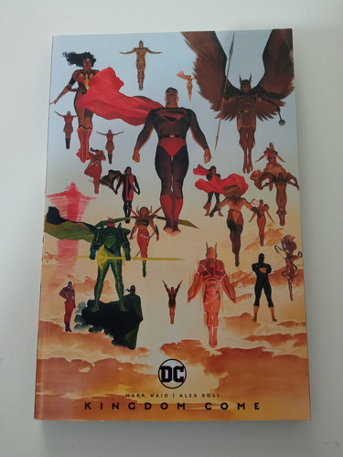 Kingdom Come Dc Comic Tomo Superman Batman Flash Wonder Woma (Usado)