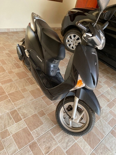 Imagem 1 de 5 de Honda Lead