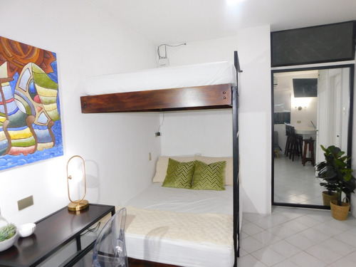 Salinas Sector Malecón Yacht Club- Ubicación Central A 3 Cuadras Playa- Mar Departamento Tipo Estudio Amoblado Equipado Área Tranquila-segura- Comercial