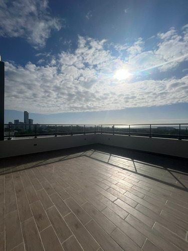 Penthouse Con Vista Al Mar Ubicado En Los Cacicazgos, Distrito Nacional