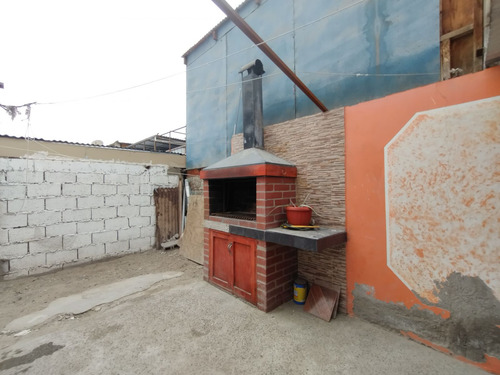 Casa A Pasos De Liceo Don Bosco, Semipareada Regularizada De