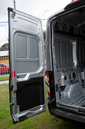 Ford Transit 2.2 Furgon Mediano 350m