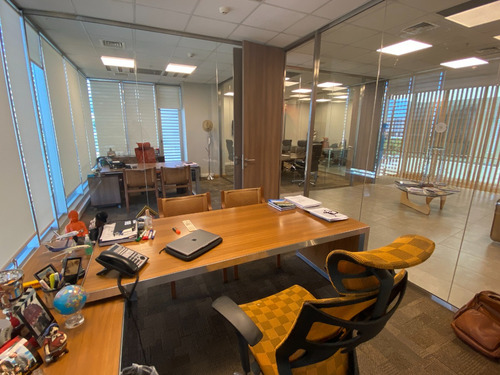 Oficina De Lujo, Amoblada En Ciudad Empresarial