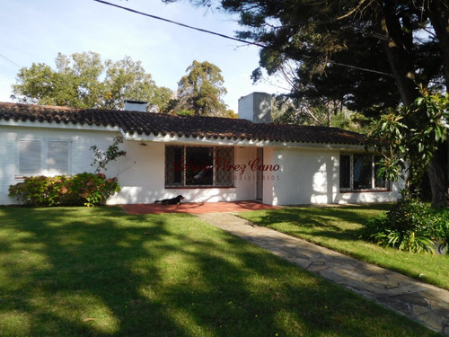 Casa En Venta 3 Dormitorios  Ubicada En Golf, Punta Del Este