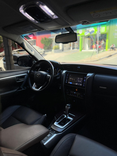 Toyota SW4 2.8 SRX 4X4 7 LUGARES 16V TURBO INTERCOOLER DIESEL 4P AUTOMÁTICO