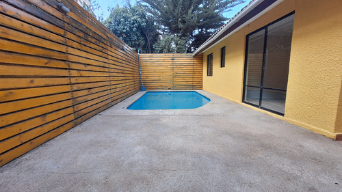 Casa Remodelada 4d/ 2b Piscina, Cercana A Comercio, Serv.