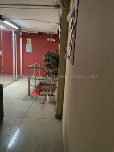 Local Comercial A Pie De Calle En Av. Rómulo Gallegos Del Marqués 24-25892 Cs