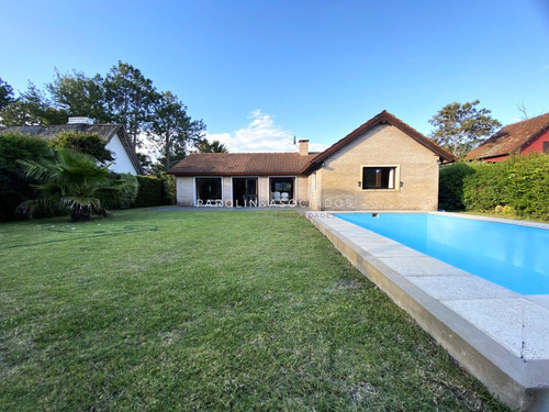 Chalet Con Piscina Y Barbacoa, Punta Del Este.