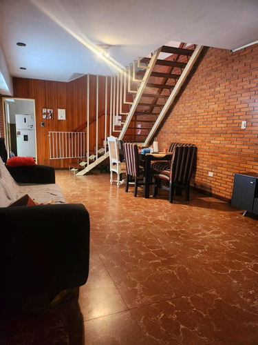Casa Con Garage, Patio Y Gran Terraza