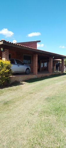 Casa Chácara 2 Dormitórios (1 Suite)