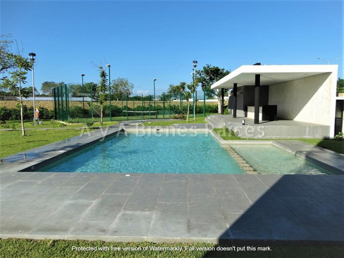 Imagen 29 de 30 de Casa En Venta De 3 Recámaras, 3 Niveles En Paraíso, Residencial Playa Del Carmen, Playa Del Carmen.