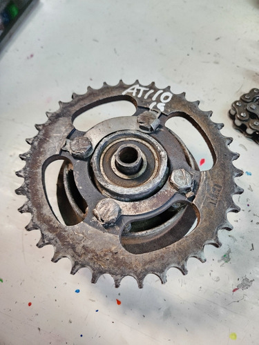 Engrane Sprocket Trasero Con Base Italika At 110