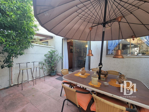 Casa En Venta De 5 Dorm. En Vitacura