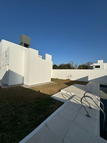 Venta Casa Greenville 2- Credito Hipotecario Bancos. Pileta Dormitorio En Planta Baja Oportunidad.
