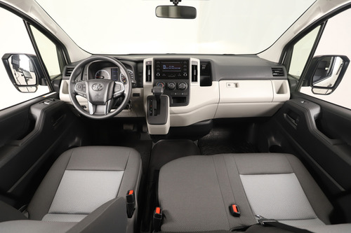 Toyota Hiace 2.8 Tdi Furgón 6at L2h2 3a 5p