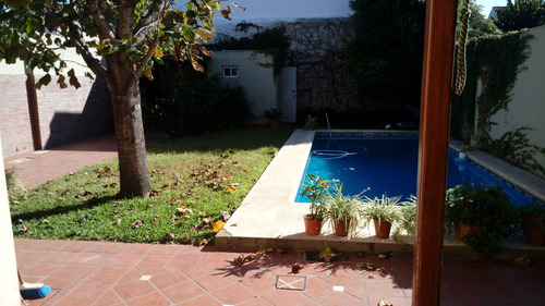 Confortable Chalet En Dos Plantas De Tres Dorm. Con Parque Y