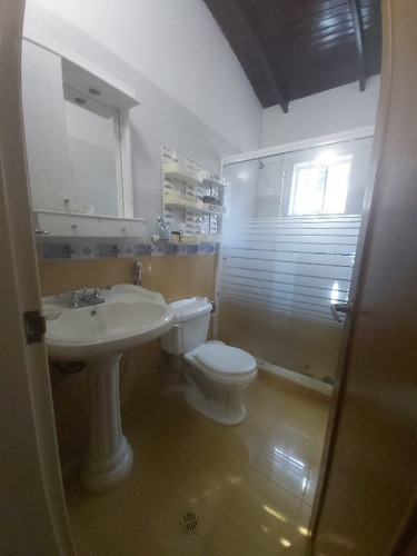 Imagen 8 de 12 de Casa En Venta Urb. Río Negro