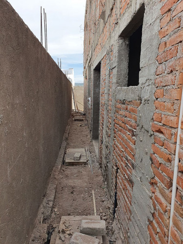 Se Vende Residencia En Mision San Jeronimo, 4ta Recamara En Pb, 4 Baños, Jardín