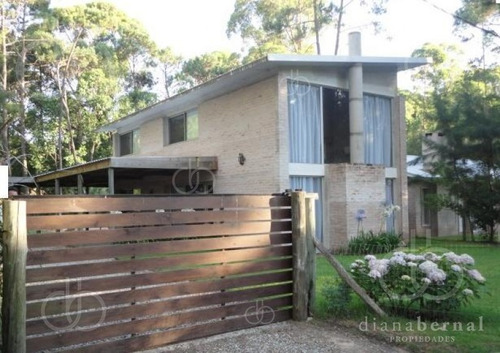 Punta Del Este, Casa En Solanas, 2 Dormitorios Y Piscina*- Ref: 42477