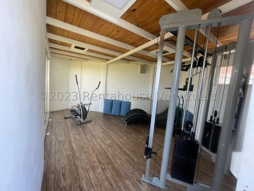 23-30160 Venta Hermosa Casa, Completamente Remodelada Y Decorada Con Muy Buen Gusto