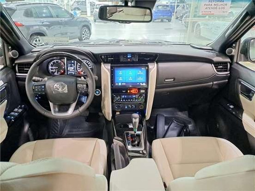 Toyota Hilux SW4 2.8 D-4D TURBO DIESEL DIAMOND 7L 4X4 AUTOMÁTICO