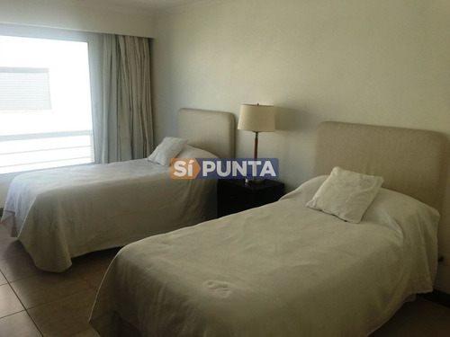 Imagen 17 de 27 de Penthouse En Playa Brava Frente Al Mar En Alquiler