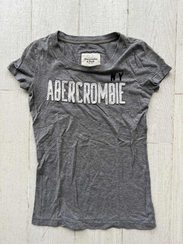 Remera Abercrombie & Fitch Gris Bordada Importado C/detalle 