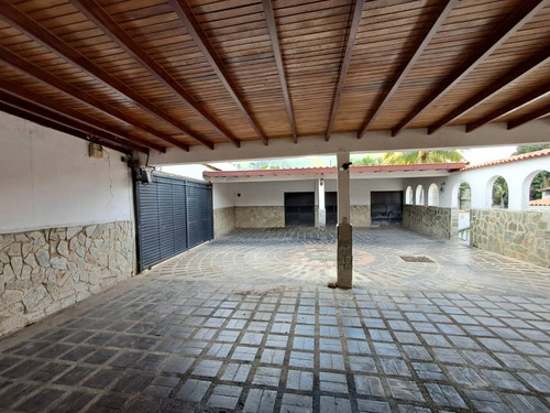 Town House No.01 En Conjunto Residencial La Gustavera, El Castaño
