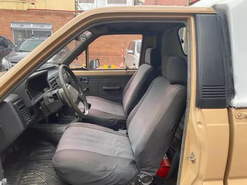 Mazda B2000 2.0 B2000