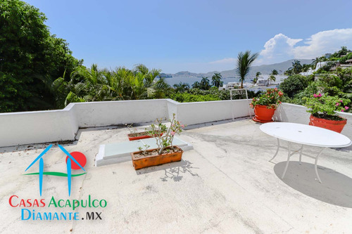 Cad Casa Ticitzin. Terraza Con Alberca, Camastros Y Vista A La Bahía De Acapulco