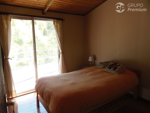 Casa En Venta De 4 Dorm. En Olmué