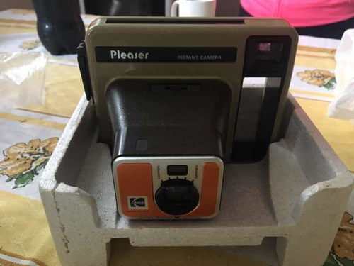 Máquina Fotográfica Antiga Kodak Pleaser Nova. Polaroid
