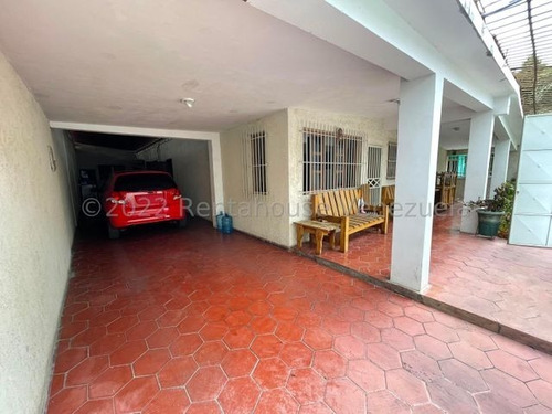 Imagen 6 de 30 de Casa En Venta Fundalara Este Barquisimeto, Calle Cerrada, Cerco Electrico, Amplio Estacionamiento, Servicio De Agua Constante, Info. 0424-5337900, Nds 02/06