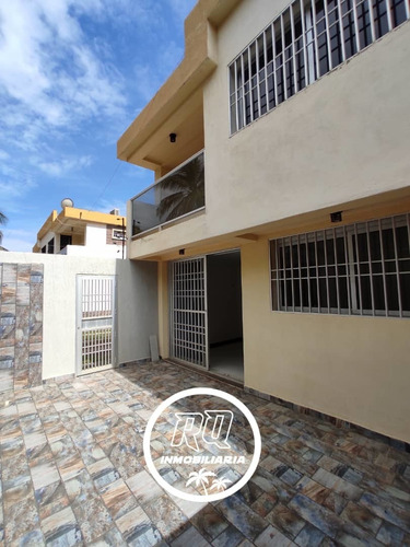 Imagen 11 de 14 de Res. Mocoties Amplio Town House A Estrenar Con Patio Privado