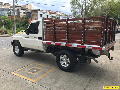 Toyota Land Cruiser Estacas 4.0 Blindaje 3