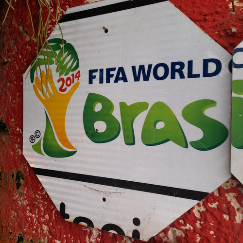 Imagem 2 de 5 de Copa Do Mundo Brasil 2014 Placas Originais Metal 60 Cm Cada