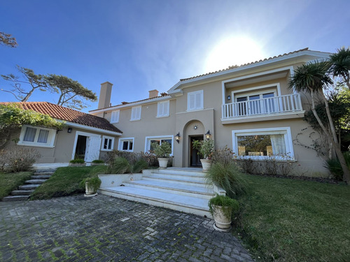 Casa De Lujo Con 6 Dormitorios En Alquiler, Punta Del Este (ref: Iea-1870)