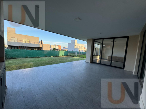 A Estrenar!! Casa En Alto Verde Iii