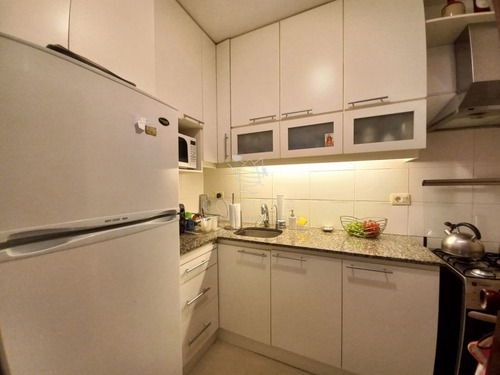 Imagen 8 de 13 de Oportunidad En Venta En Primera Linea Al Mar. Reciclado. Un Dormitorio Y Medio. - Punta Del Este Brava