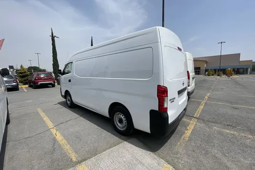 Nissan Urvan 2.5 Panel Amplia Aa Paquete Seguridad Mt