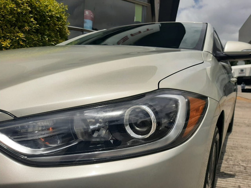 Imagen 8 de 15 de Hyundai Elantra 2018 2.0 Gls Premium At