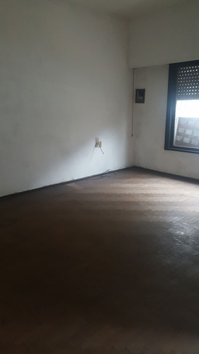 Imagen 5 de 13 de Casa 4 Ambientes En Lomas Del Mirador Buena Ubicación