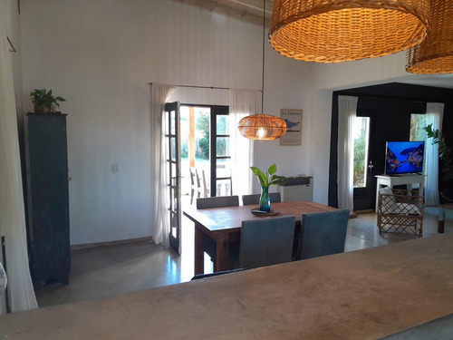 Casa 4 Ambientes En Venta Barrio San Alfonso, Pilar Del Este