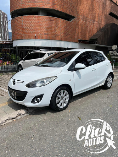 Mazda 2 Hatchback Mecánico Cc1500 Modelo 2015