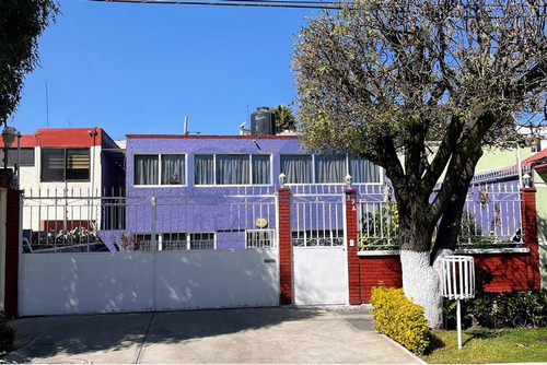 Casa En Venta En Ciudad Satélite. Muy Amplia, Doble Jardín