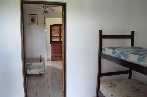 Chácara Em Guararema, Capacidade Aprox. 80 Dormindo, 10 Mil M², Acesso Fácil, Local Calmo.
