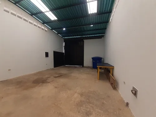Galpon En Santa Rosa, Valencia